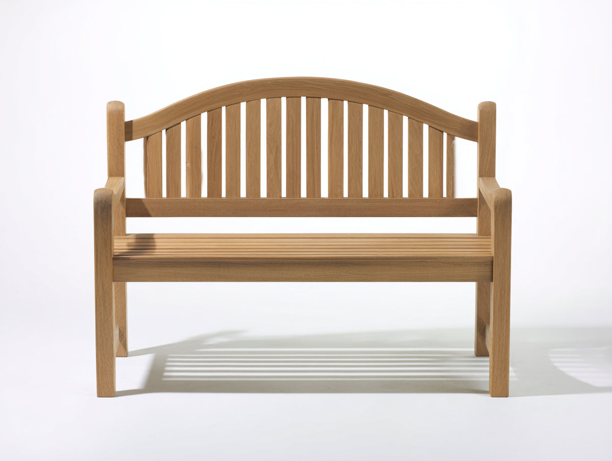Bancos de jardín de madera 150 x 60 x 92 cm - madera natural - banco de 3 plazas con respaldo curvo de listones y reposabrazos